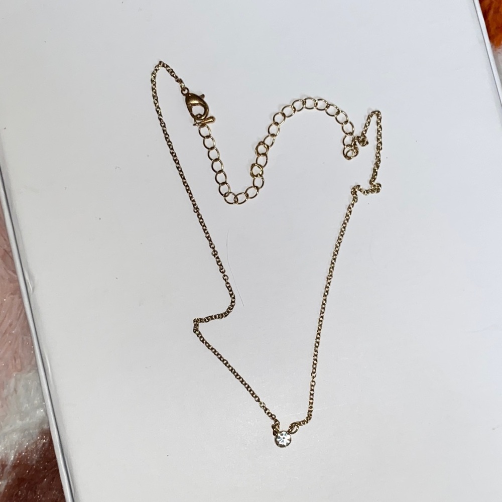 Elegant Gold Necklace with Pendant